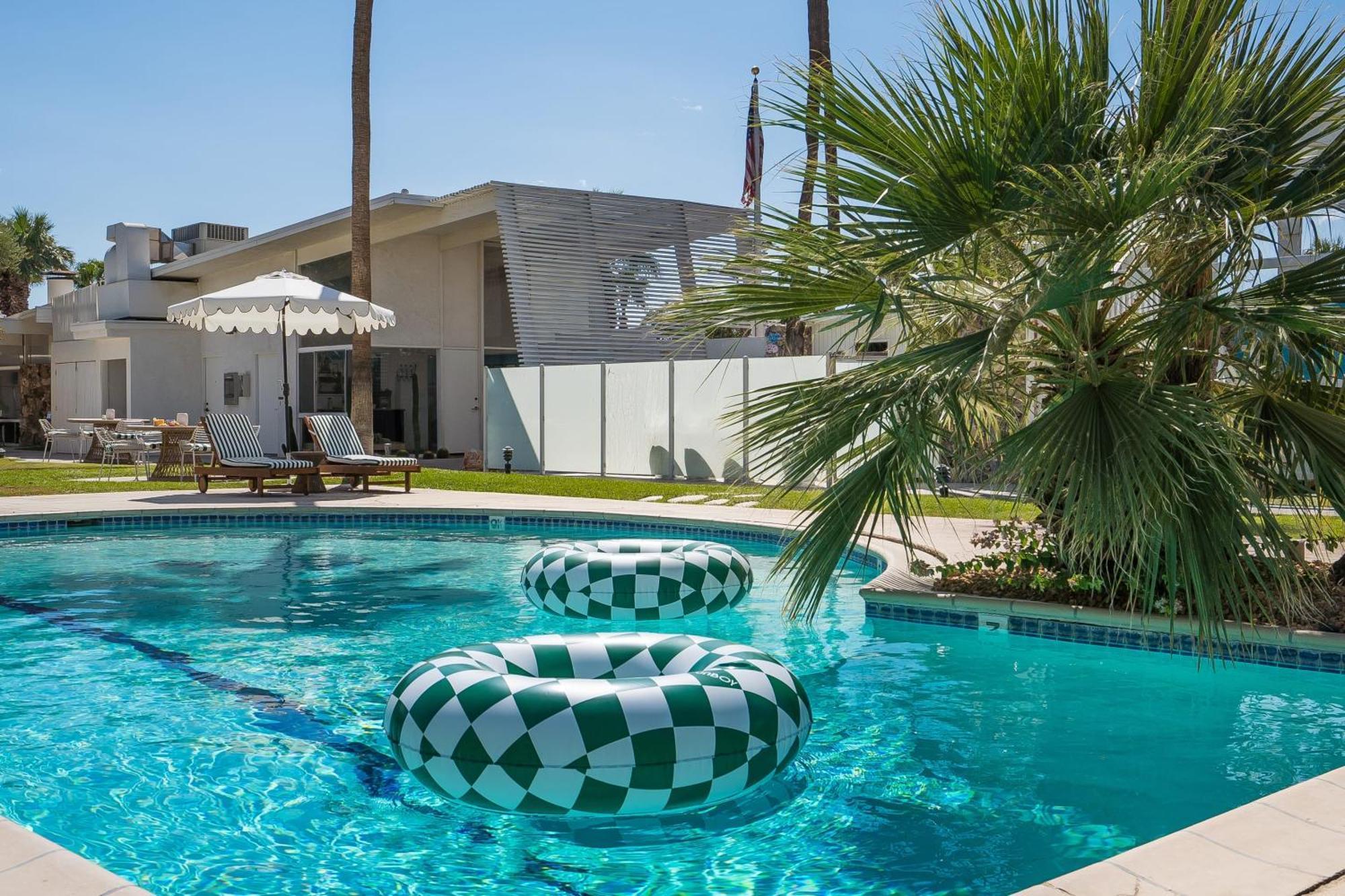 Monkey Tree Hotel By Avantstay Stylish Hotel In Palm Springs W Pool Екстериор снимка