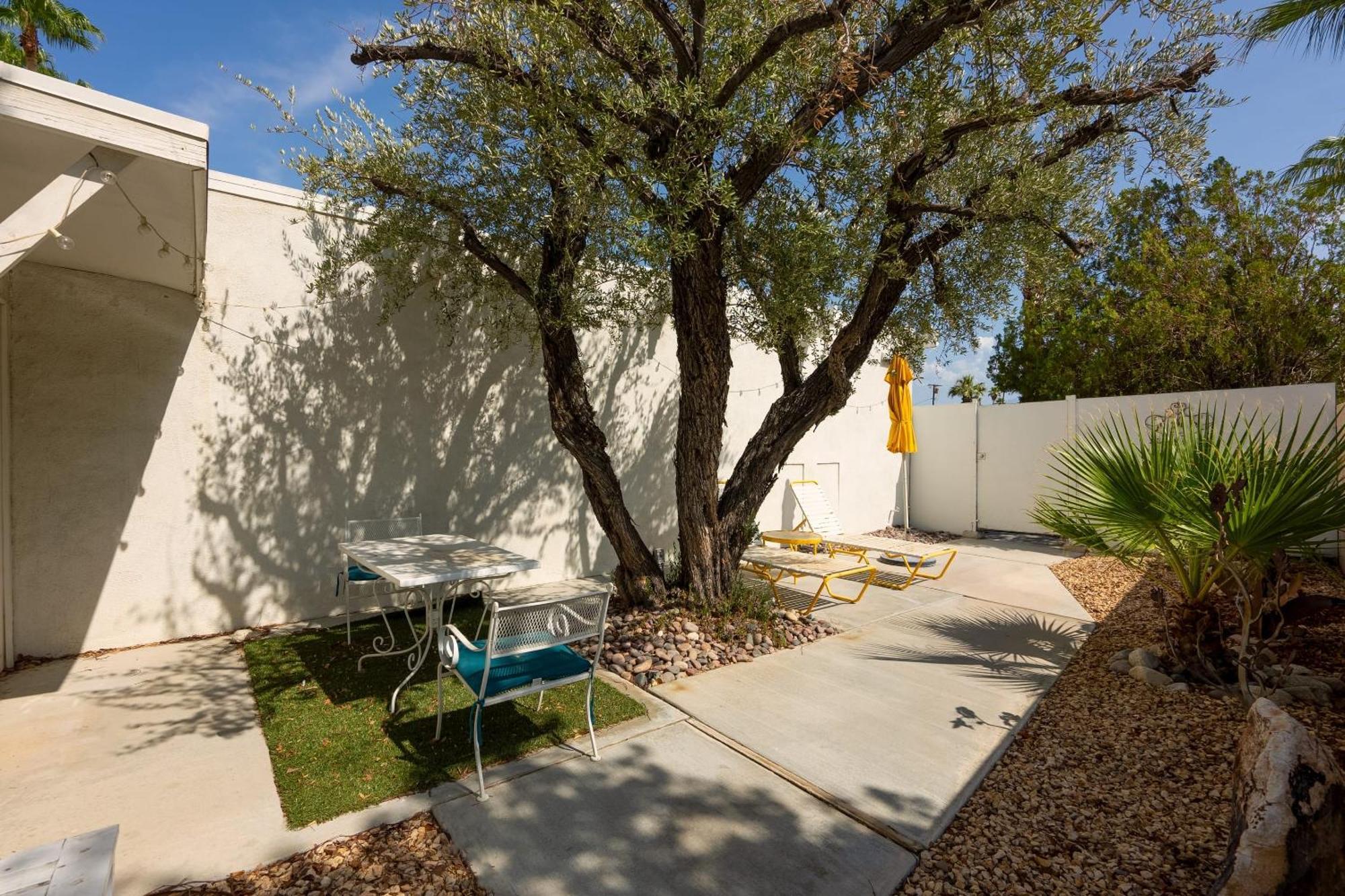 Monkey Tree Hotel By Avantstay Stylish Hotel In Palm Springs W Pool Екстериор снимка